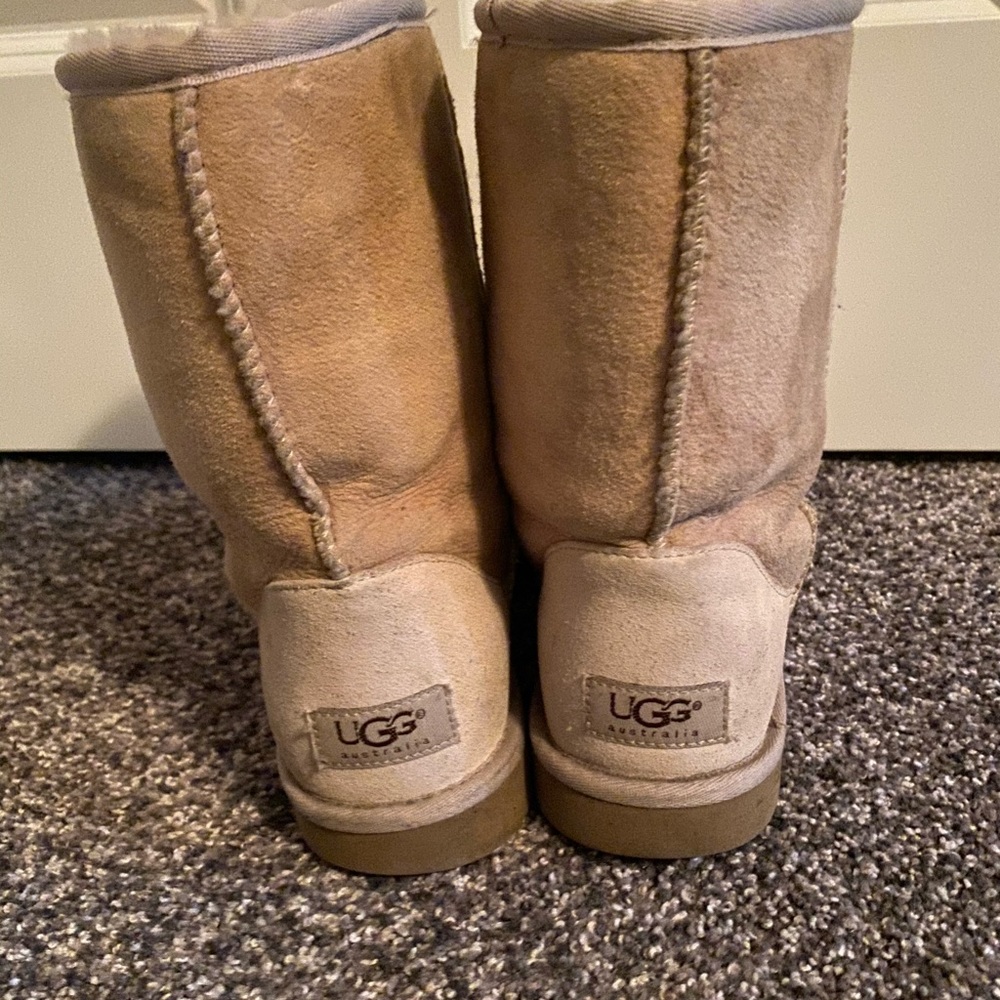 UGG Boots- Excellent Condition! - Picture 3 of 6